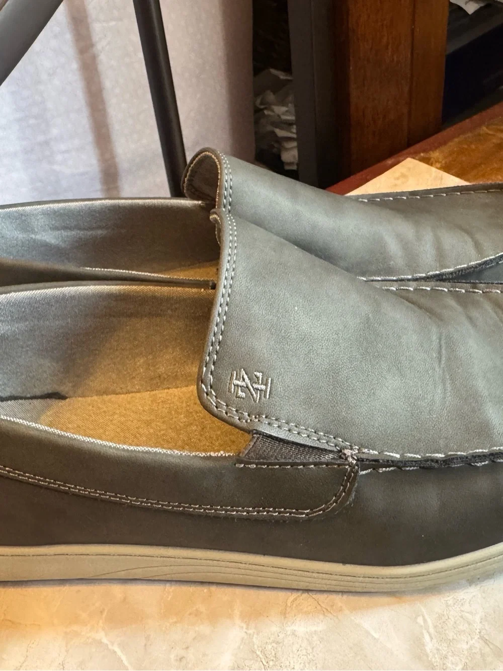 Izod  Mens Gray Slip-On Casual Loafers. Looks Comfy andComfortable Size 12 Med